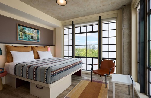 Downtown Charleston Hotel | Moxy Charleston Downtown