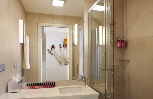 Stratford and New Town Hotel | MOXY London Stratford