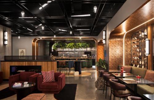 Montreal Hotel | Moxy Montreal Downtown
