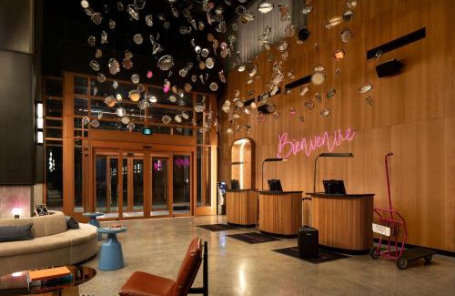 Montreal Hotel | Moxy Montreal Downtown