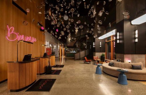 Montreal Hotel | Moxy Montreal Downtown