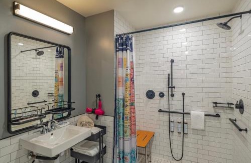 Downtown Phoenix Hotel | Moxy Phoenix Downtown