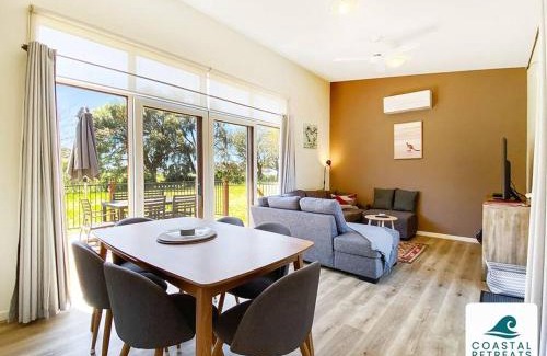 Cowes Villa | Moya's Villa - Phillip Island Cowes Resort Escape