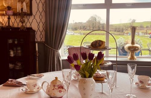 Creagh Hotel | Moycarn Lodge & Marina