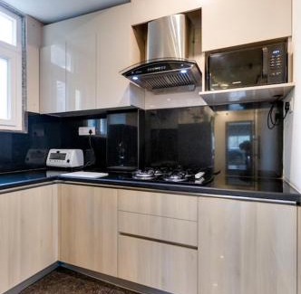 New Friends Colony Cama Y Desayuno | MOYDOM Private Ensuite with Shared Balcony & Kitchen