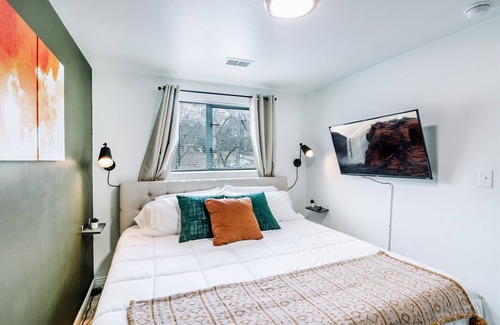 Downtown Salt Lake City Apartamento | Mr. 6 Center: Entire rental unit in Salt Lake City, Utah 2 Bed 1 Bath