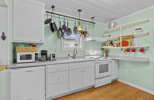 Harkers Island Casa | señor. Bennie's Cafe: casa de 2 dormitorios / 2 baños en Harkers Island, capacidad para 5