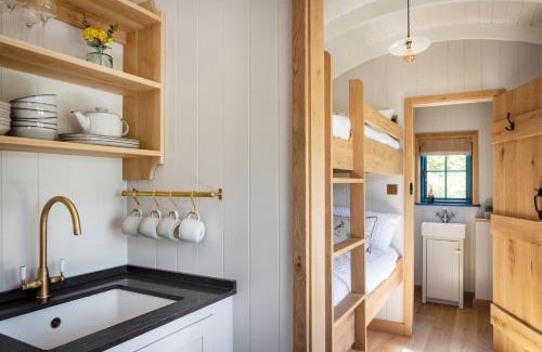 Baslow Casa | Mr McGregor’s Garden Shepherds Hut Chatsworth