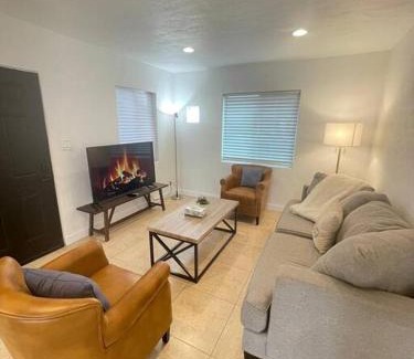 Encanto Apartamento | *Msg for 5%off*2Bed1Bath KingBeds House MidtownPHX