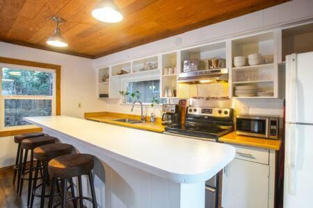 Kings Beach Casa | Mt Airy Cottage Walk to Beach