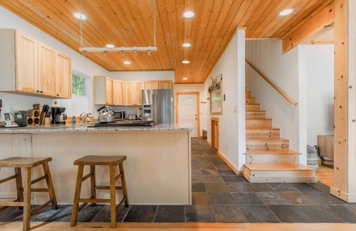 Glacier Cabina | Mt Baker Retreat - Hot Tub, BBQ, Fireplace