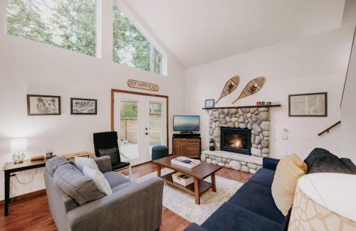 Glacier Casa | Mt Baker Rim Cabin 24 - Hot Tub, WIFI, Air Conditioning, Sleeps 8