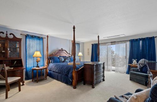 Oak Harbor Casa | Mt. Baker View Harbor King Bed Fire Pit