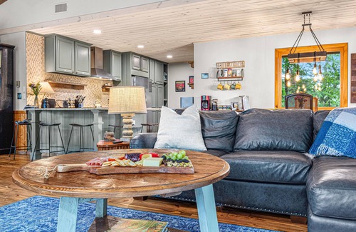 Cashiers Casa | Mt Getaway w/Spectacular Views, Hot Tub, Fire Pit, 10 acres, 4 miles to Cashiers
