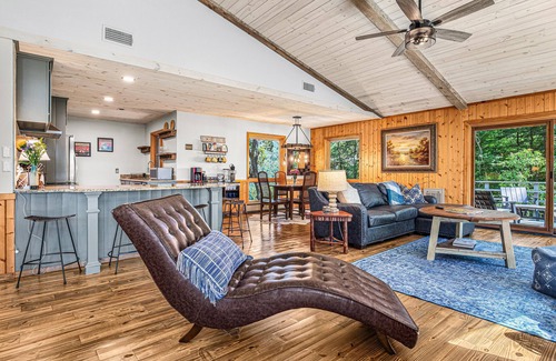Cashiers Casa | Mt Getaway w/Spectacular Views, Hot Tub, Fire Pit, 10 acres, 4 miles to Cashiers
