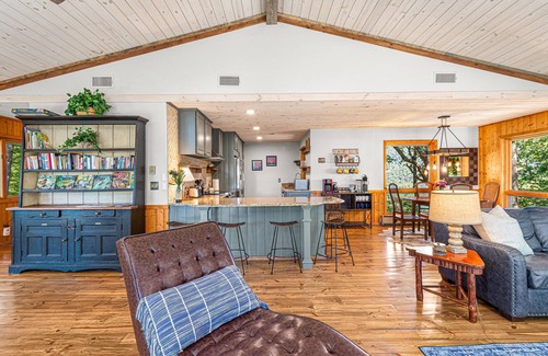 Cashiers Casa | Mt Getaway w/Spectacular Views, Hot Tub, Fire Pit, 10 acres, 4 miles to Cashiers