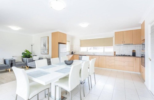 Mount Hawthorn Casa | Mt Hawthorn Family Home - Executive Escapes