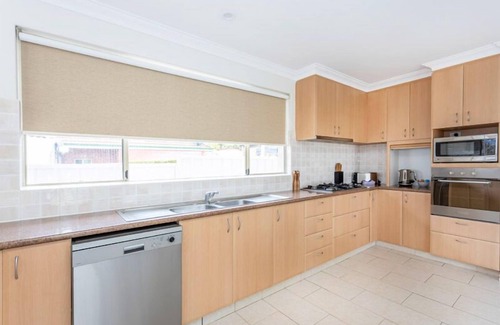 Mount Hawthorn Casa | Mt Hawthorn Family Home - Executive Escapes
