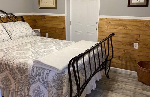Delbarton Cabina | MT. Hideaway 2 bedroom, Lg. parking, .straight across from Buffalo MT. Trail 14