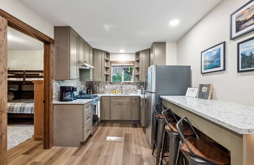 Gold Bar Cabaña | Mt. Index Riverside with hot tub, wifi, grill, fireplace and more!