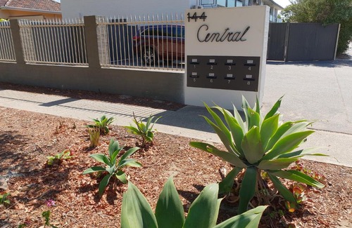 Inglewood Apartamento | Mt.Lawley Superb 2 BR location Comfort, style 3