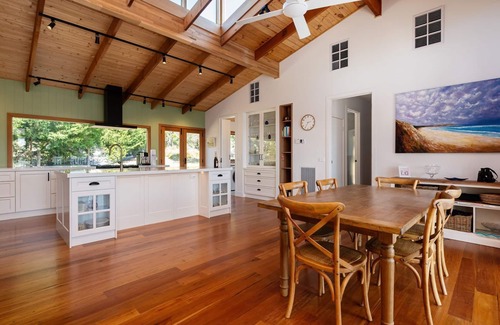 Mornington Peninsula Casa | Mt Martha Coastal Retreat | Heated Pool & Water Views