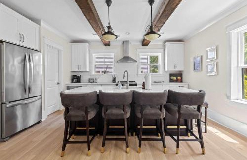 Old Village Casa | Mt Pleasant Beach Retreat- Mins to Sullivan's IOP