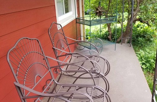 Wilkeson Casa | Mt Rainier Carbon Glacier Highway, Historic Mining Town, Wilkeson, Sleeps 4-6, C