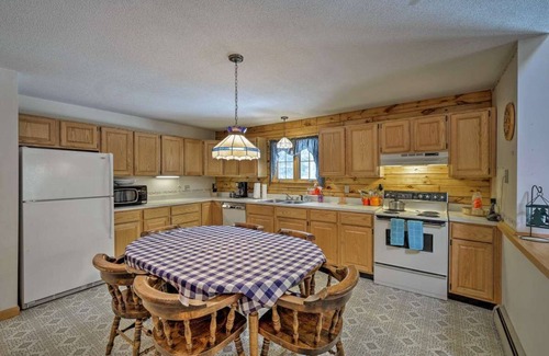 Stratton Cabina | monte Snow / Stratton Log Cabin en el bosque