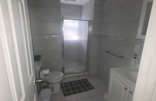 North Side Apartamento | MT. Vernon 2nd floor Global Retreat Cozy 2-bedroom with AC, WiFi