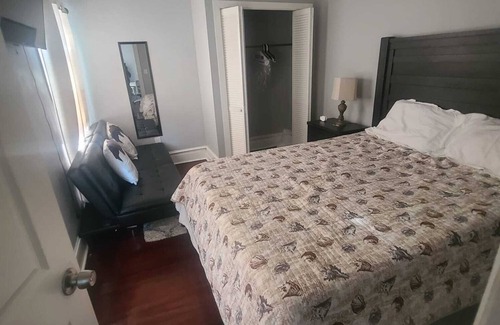 North Side Apartamento | MT. Vernon 2nd floor Global Retreat Cozy 2-bedroom with AC, WiFi