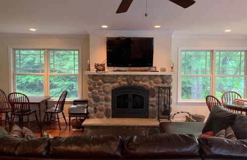 Mount Sunapee Casa | Mt View Lake/Mt Sunapee Ski House, 5 minutes to lifts!