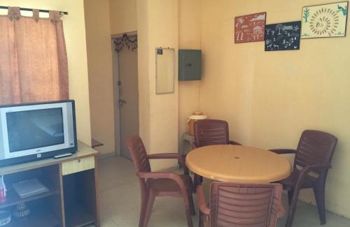Nashik Cama Y Desayuno | MTDC Approved Mohiniraj Guest House