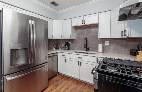 Old Town Apartamento | MTM Fully Furnished Rental in Old Town - 2 Beds