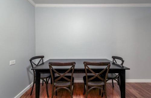 Old Town Apartamento | MTM Fully Furnished Rental in Old Town - 2 Beds