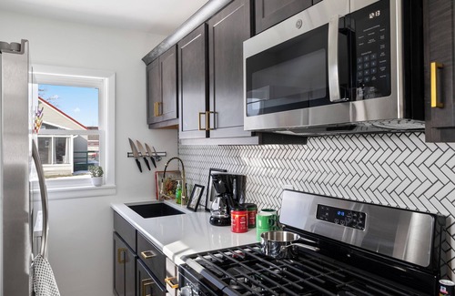 Hudson Lake Casa | MTM Premier, Modern 1 Bedroom, 1 Bath