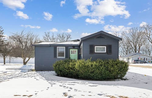 Hudson Lake Casa | MTM Premier, Modern 1 Bedroom, 1 Bath