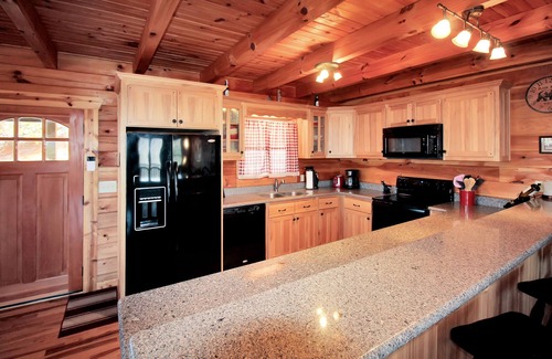 Vein Mountain Cabina | Mtn cabin with views! Short drive to Asheville, Chimney Rock, and Lake James!