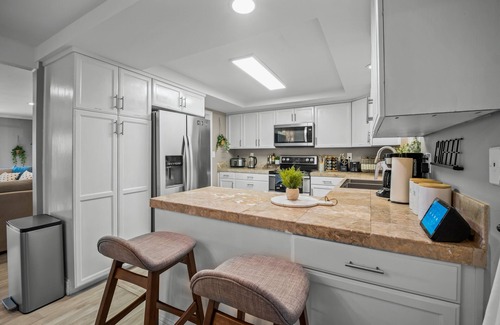 West University Casa | City/Mtn view, 2100sqft House, Ski Tahoe 35min