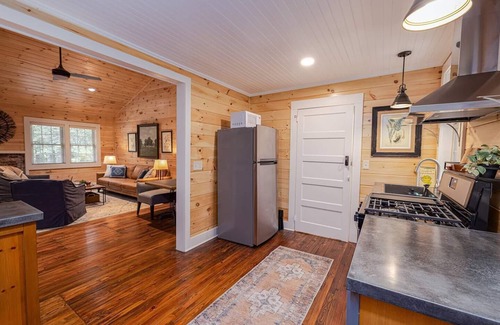 Mountain Rest Cabina | Mtn. Rest Cottage Laurel Suite