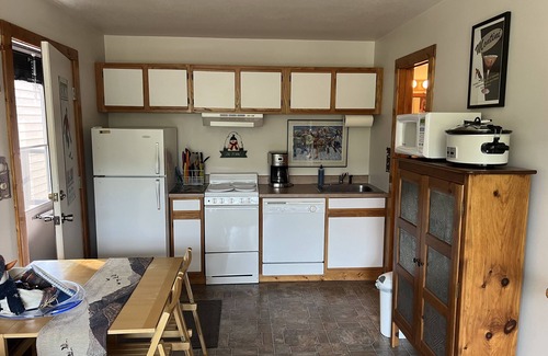 Big Sky Condominio | Mtn View Beauty- Walk to Slopes & Lake Lavinski- Top Rated Condo-Sleeps 5-Cheap