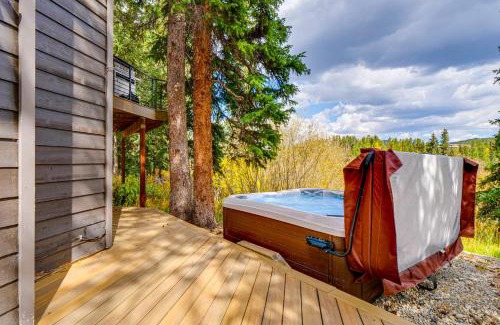 Warrior's Mark Casa | Mtn-View Breck Home with Hot Tub about 1 Mi to Ski Lift!