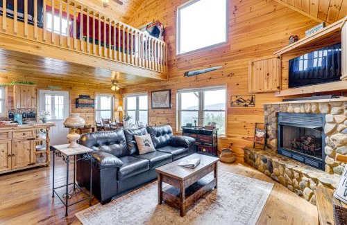 Murphy Casa | Mtn-View Cabin Deck and Pets Welcome in Murphy