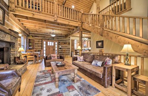 Franklin Casa | Mtn-View Cabin Deck, Grill and Fire Pit in Franklin