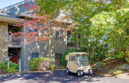 Mountain Air Condominio | Mtn-View Condo w/ Screened Porch in Burnsville!