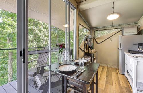 Vilas Casa | Mtn-View Deck Scenic Glamping Getaway Near Boone!