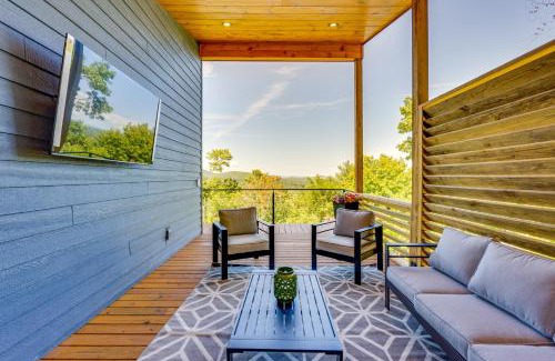 Brasstown Casa | Mtn-View Decks and Fire Pit Quiet Brasstown Escape