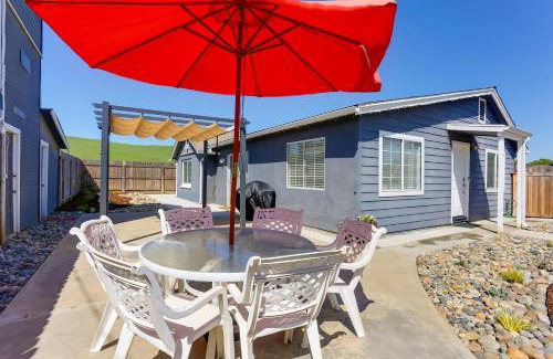Woodlake Casa | Mtn-View Home with Patio and Grill in Woodlake