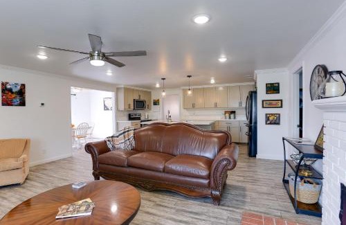 Woodlake Casa | Mtn-View Home with Patio and Grill in Woodlake