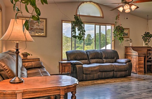 Missoula Condominio | Mtn-View Missoula Unit ~ 16 Miles from Snowbowl!